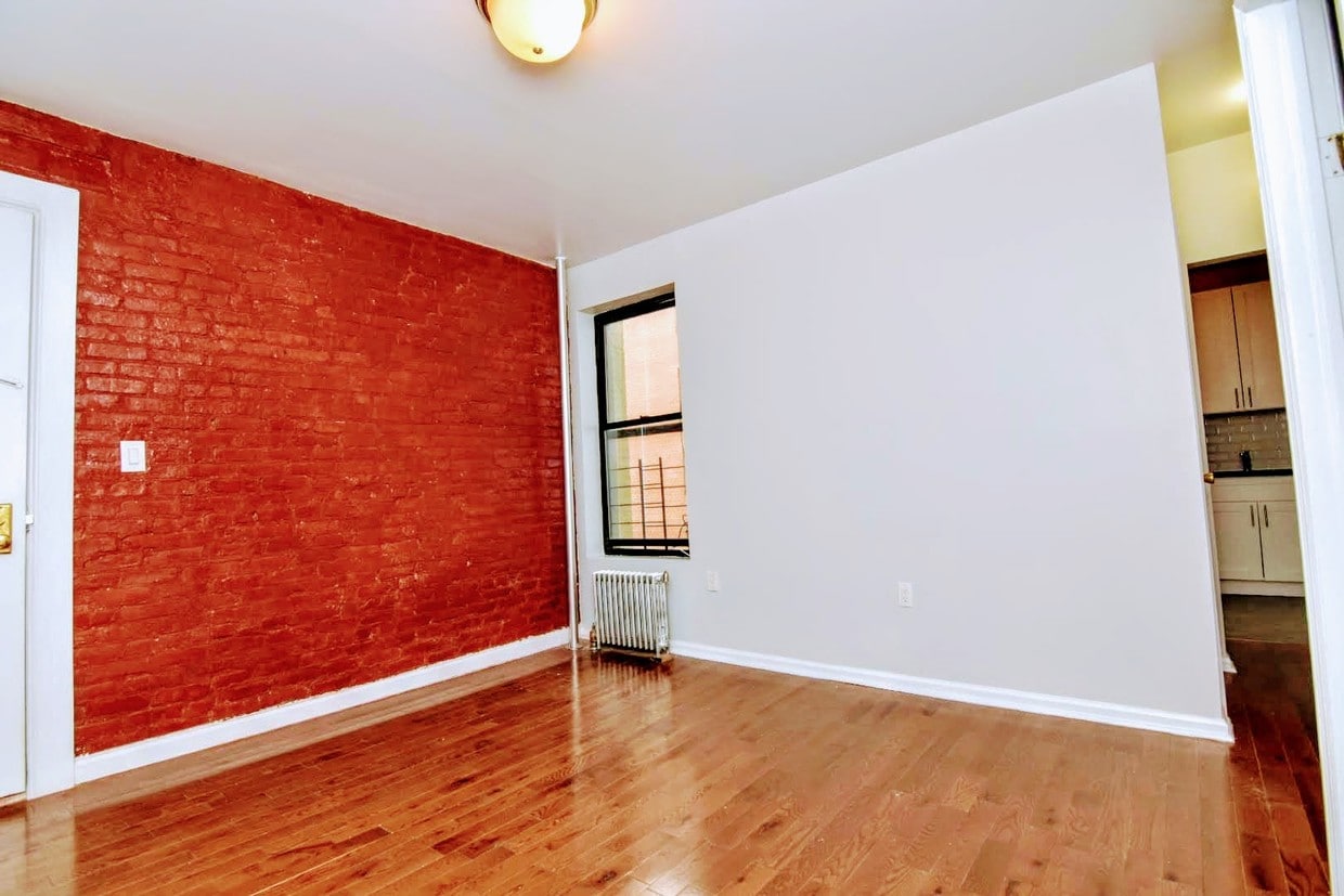 Primary Photo - 2254 5th Ave