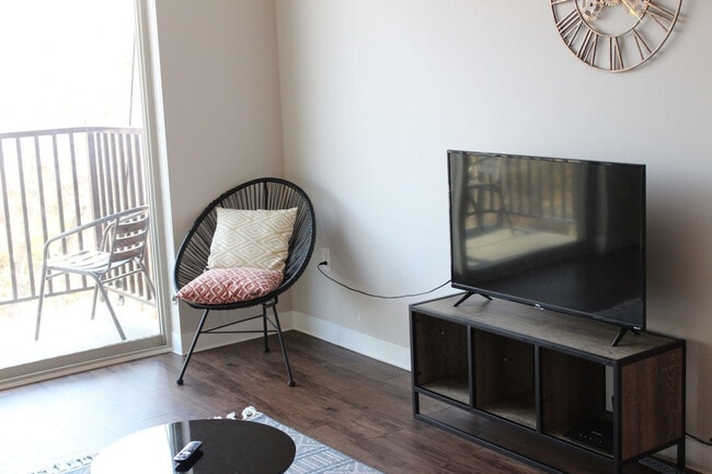 Building Photo - 4415 Lincoln Way