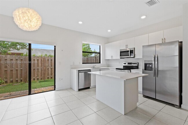 Foto del edificio - 965 NE 211th St