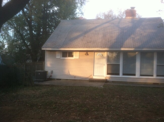 Building Photo - 517 Calvin Ln