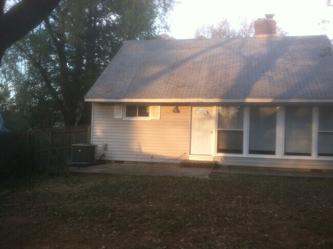 Foto del edificio - 517 Calvin Ln