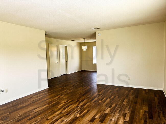 Foto del edificio - 2811 Granger St