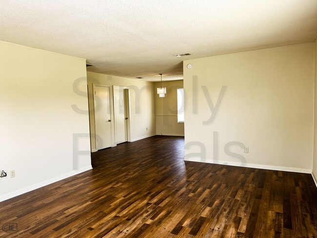 Building Photo - 2811 Granger St