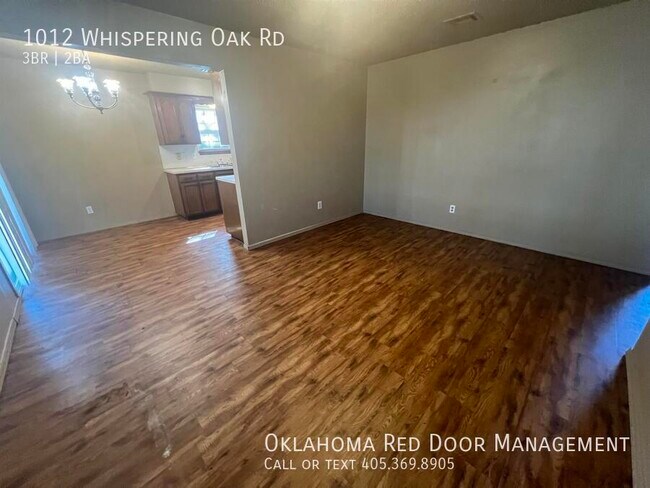 Foto del edificio - 1012 Whispering Oak Rd
