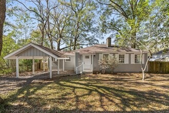 Building Photo - 5213 Pineview Ln