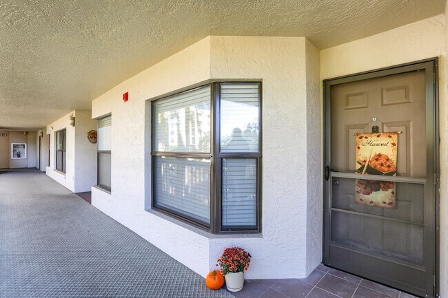 Building Photo - 2/2 UNFURNISHED Condo in Pasadena Cove. Ne...