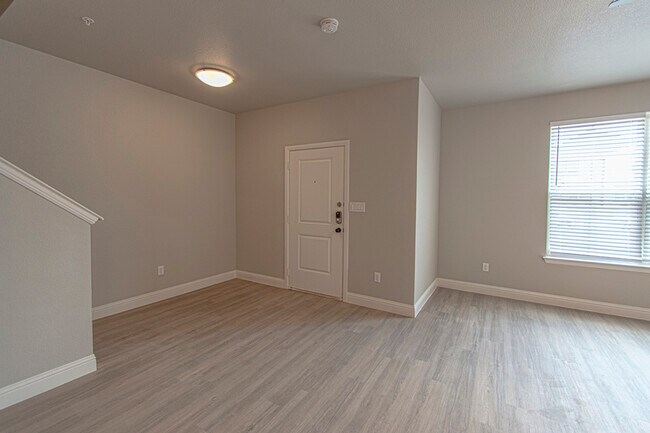 Foto del edificio - 1304 Good Ln