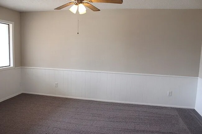 Foto del edificio - Spacious 3 bedroom duplex close to McConne...