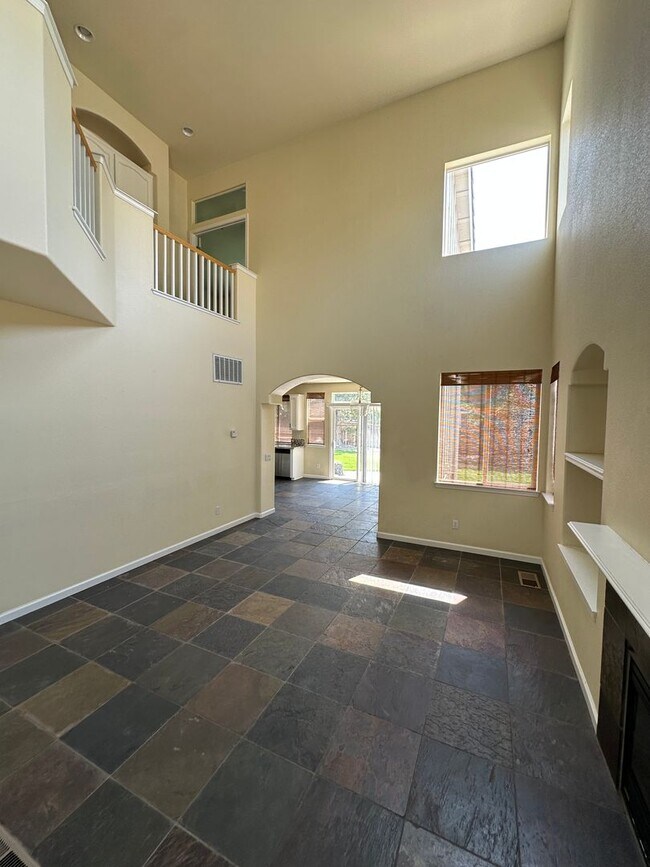 Foto del edificio - Beautiful 3 bedroom, 2.5 bath two story home