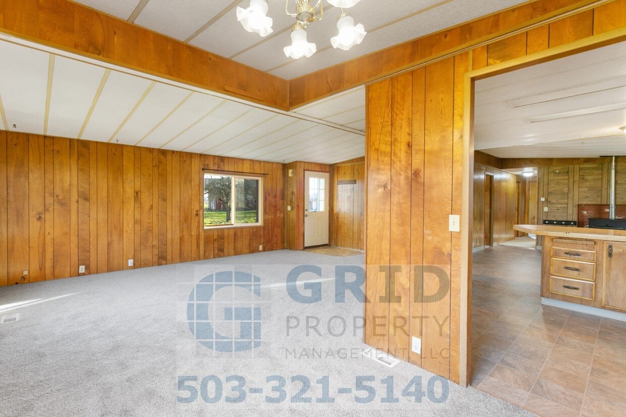 Foto principal - 3 Bedroom, 2 Bath Home Available - Amity, ...