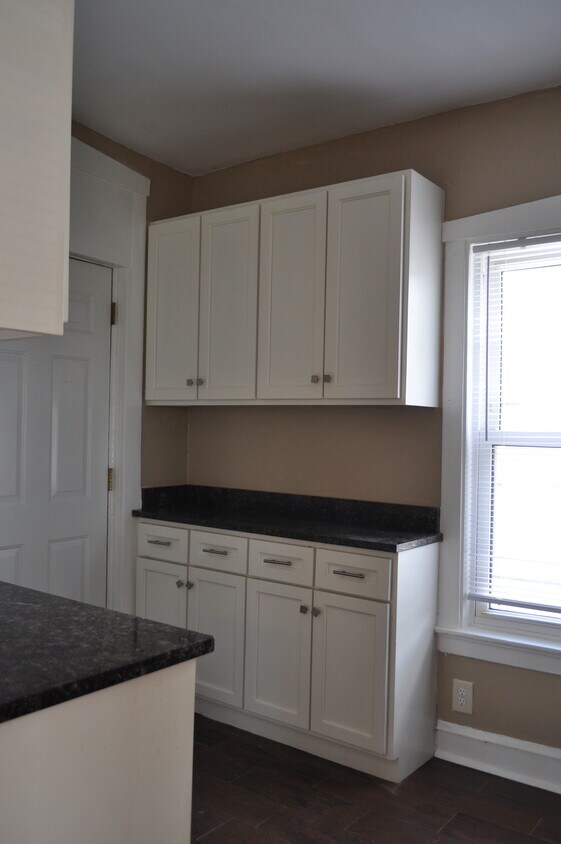 Primary Photo - 1301 N Keeler Ave