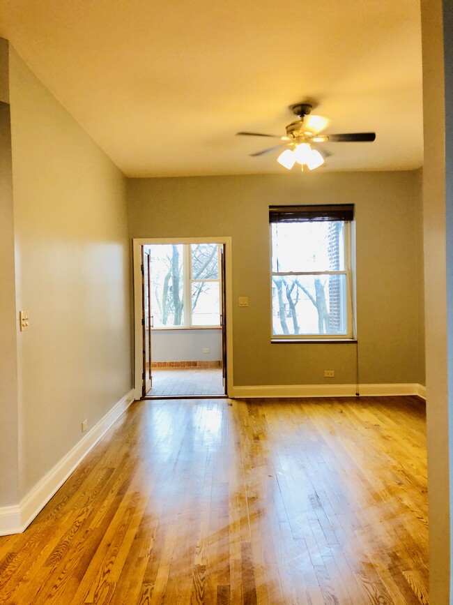 Living room - 7654 N Greenview Ave