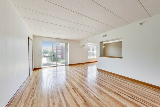 Foto del edificio - 16671 Liberty Cir