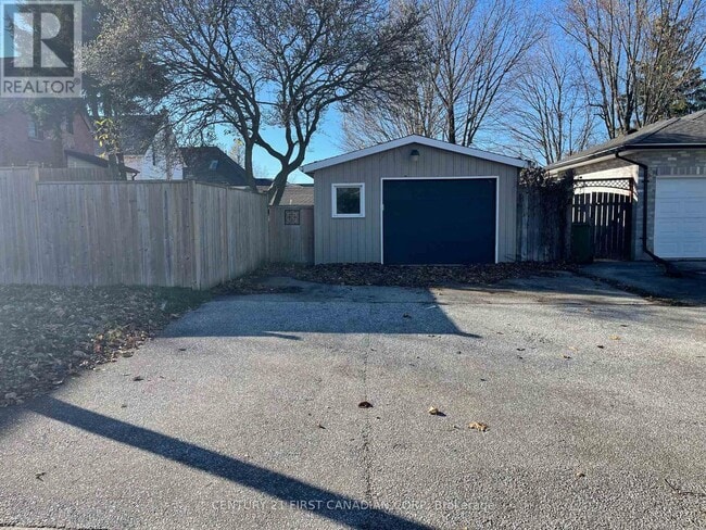 Building Photo - 64 Edward St