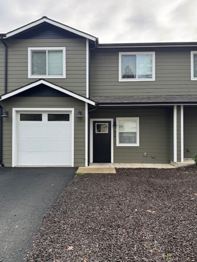 Building Photo - 315 Cedar St