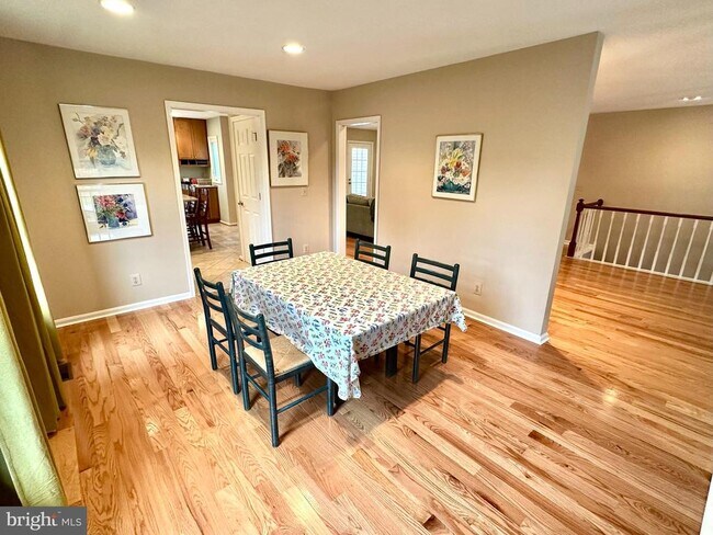 Foto del edificio - 9420 Lakeside Dr