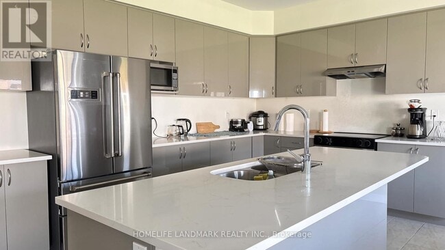 Building Photo - 3162 Searidge St