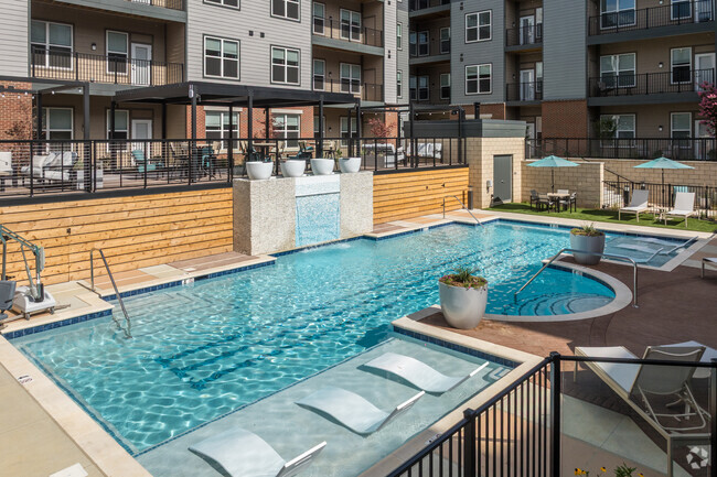 Building Photo - eleven33