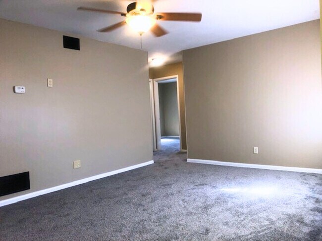 Foto del edificio - 2427 W Greenfield St