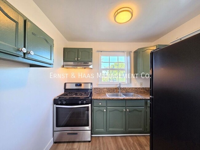 Building Photo - 244 1/2 E. 56th St.-