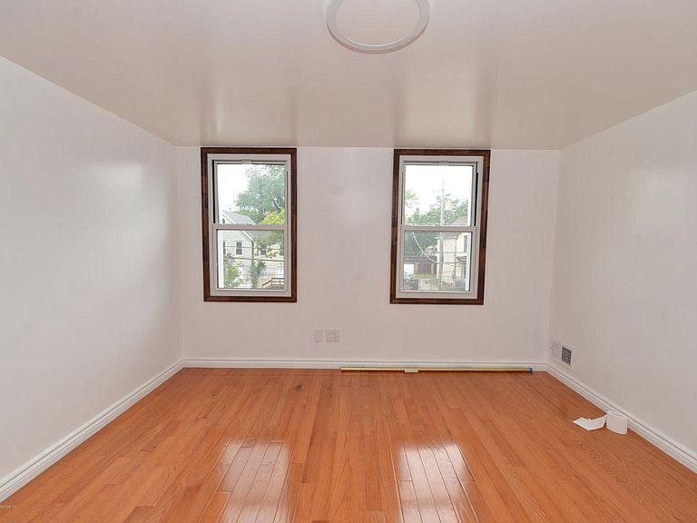 Primary Photo - 190 Targee St, Staten Island, NY 10304