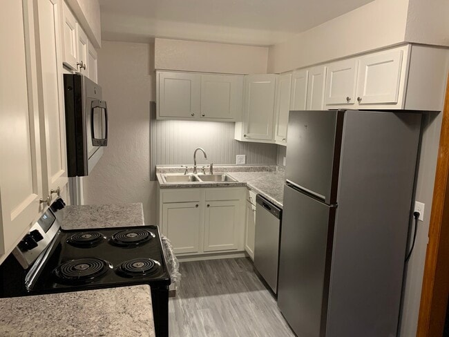 Building Photo - Just remodeled! 3 Bedroom 1 bath home