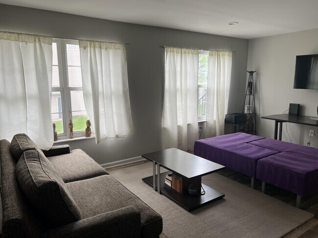 Foto del edificio - 216 Matthews Drive