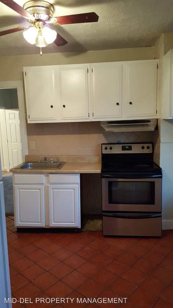 Building Photo - 2 br, 1 bath House - 1 Spruce Avenue