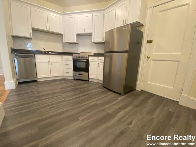 Foto del edificio - 1595 Beacon St