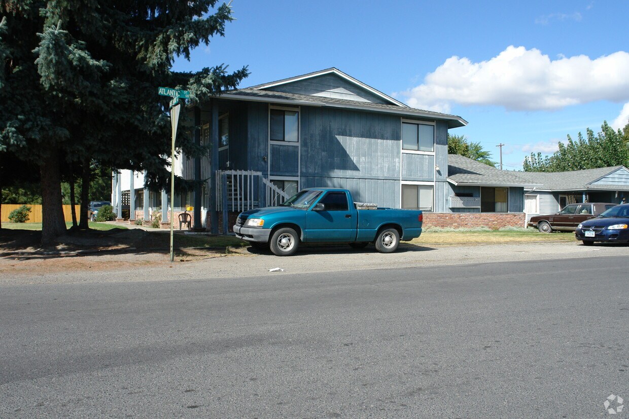 Building Photo - 106 W Wedgewood Ave