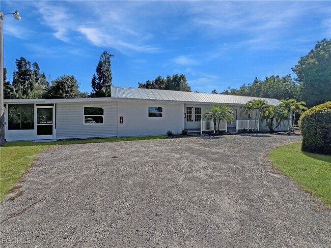 Foto del edificio - 15206 Stringfellow Rd