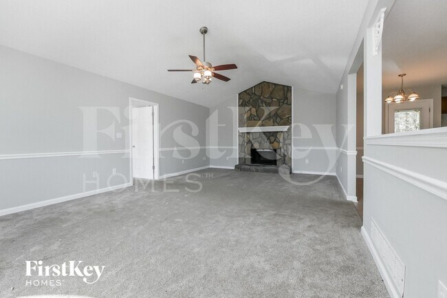 Foto del edificio - 221 Whitney Ln