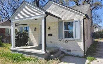 Building Photo - 203 N Hollywood St