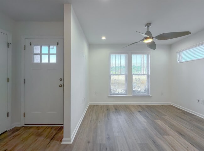 Foto del edificio - 2856 Blue Blossom Trail