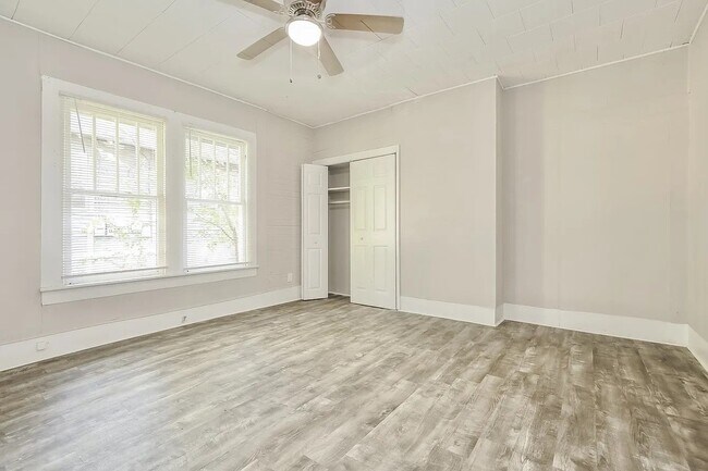 Foto del edificio - 301 E Guilford St
