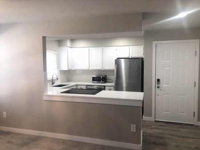 Foto del edificio - Remodeled Bellevue Condo