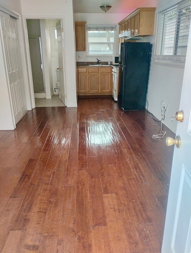 Living Area - 860 Manhattan Beach Blvd