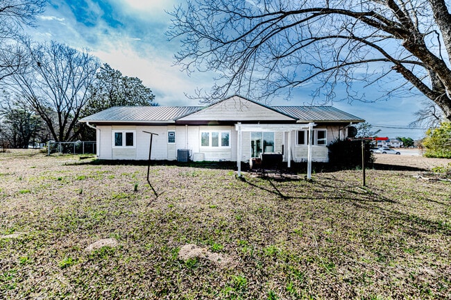 Building Photo - 1809 NC-42