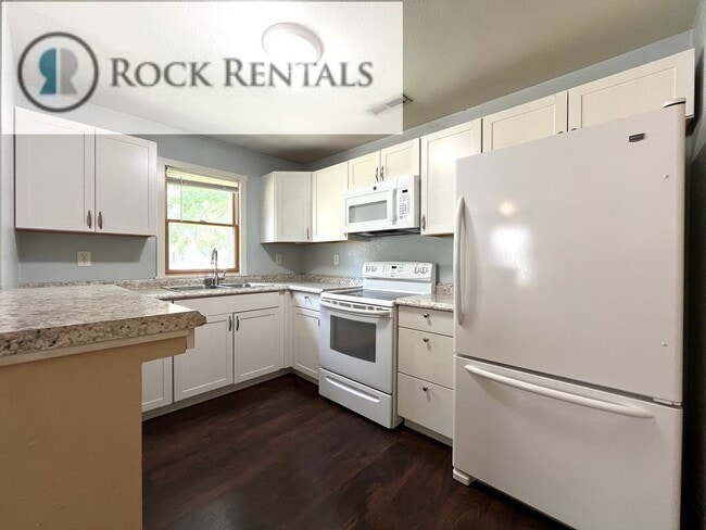 Building Photo - Cute, Nicely Renovated 1 Bed 1 Bath