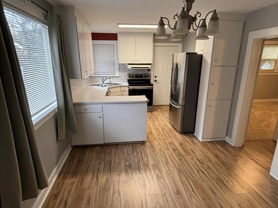 Foto del edificio - 1818 Hoyt Ave