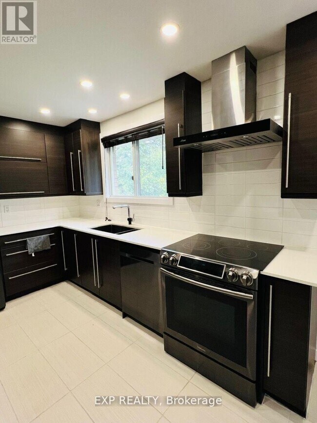 Building Photo - 213 Northlake Dr