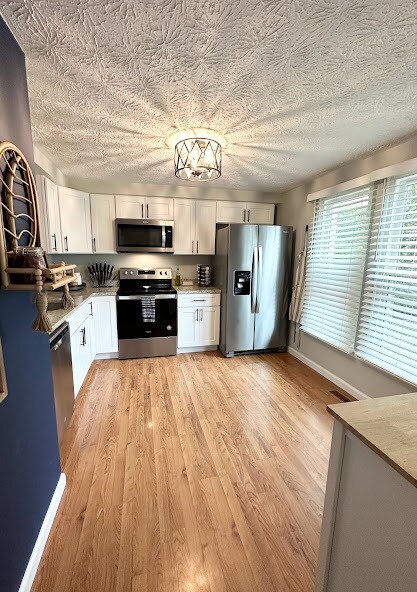 Kitchen - 555 Melissa Ct