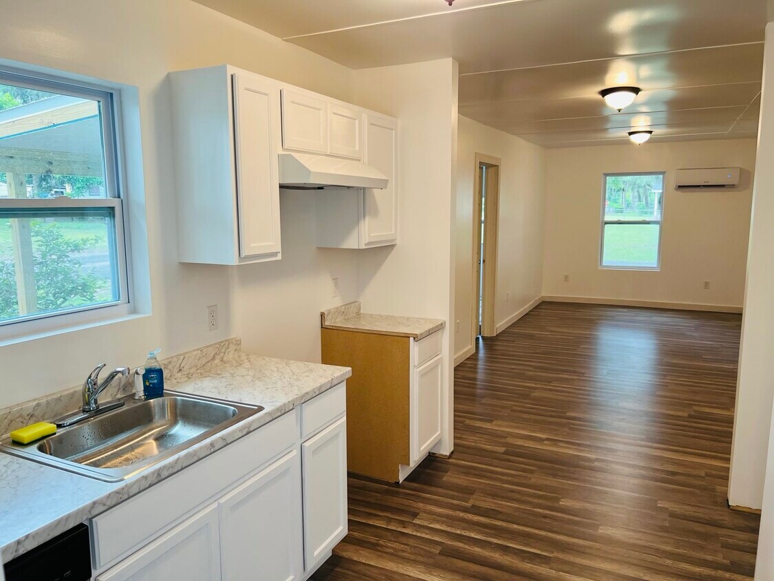 Foto principal - 483 SE Margaret Dr