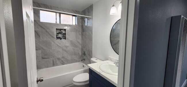 Foto del edificio - 1203 W 164th St