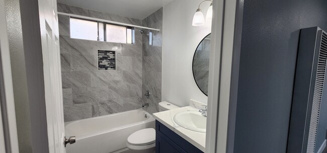 Building Photo - 1203 W 164th St
