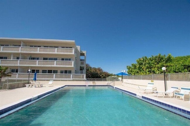 Building Photo - 2565 S Ocean Blvd