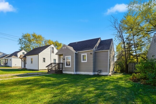 Building Photo - 149 W Lane Ave