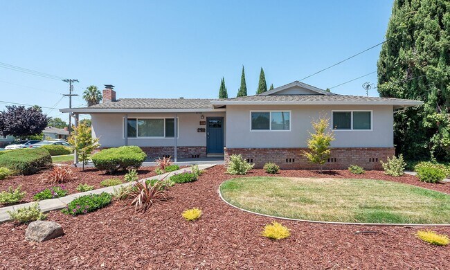 Foto del edificio - Spacious 3 BD / 2 BA Home with Beautifully...