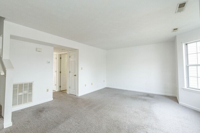 Building Photo - 3 Bed, 2.5 Bath, Townhome in Inwood, WV