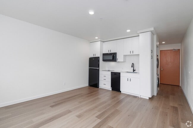 Interior Photo - Paceline